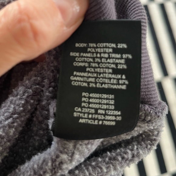 TNA for ARITZIA | rough edge cropped hoodie - Picture 2 of 3